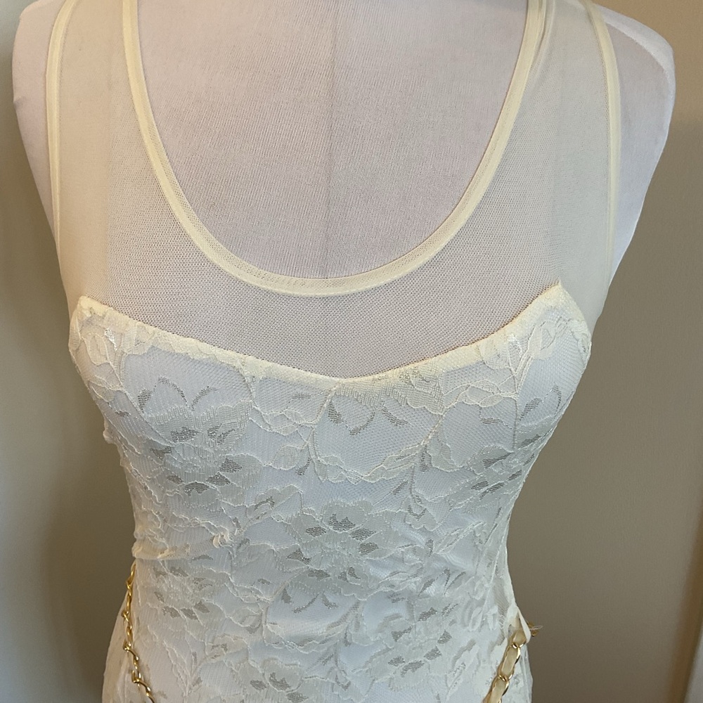 Diva Apparel Ivory Floral Lace Dress Size Small Sheer Neckline Gold Chain Belt - Picture 4 of 8